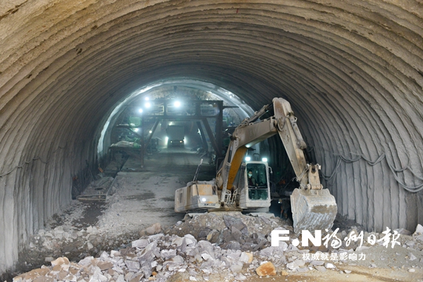 福州城区最长体量最大隧道全线贯通