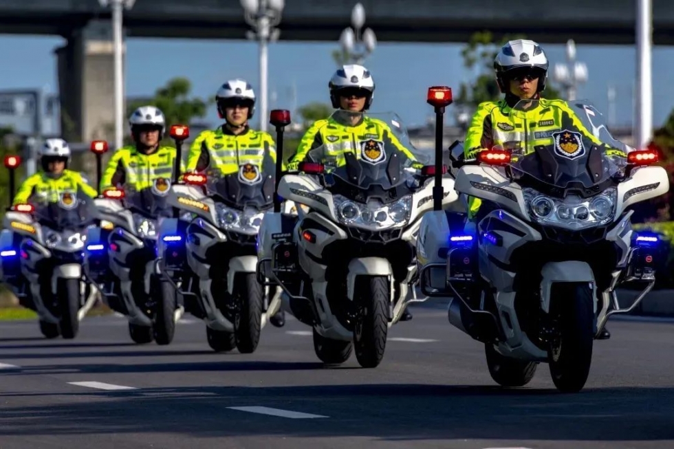 身高都在1.7米以上！围观福州交警女子骑警队高难度训练