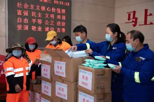 致公党福建省直党员联合爱心企业慰问一线环卫工人