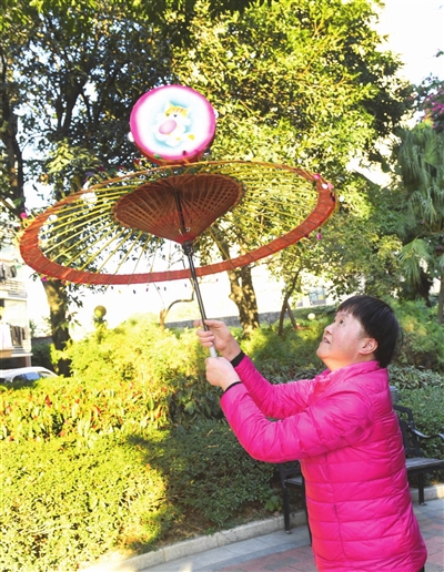 福州62岁依姆伞技绝活惊艳榕城