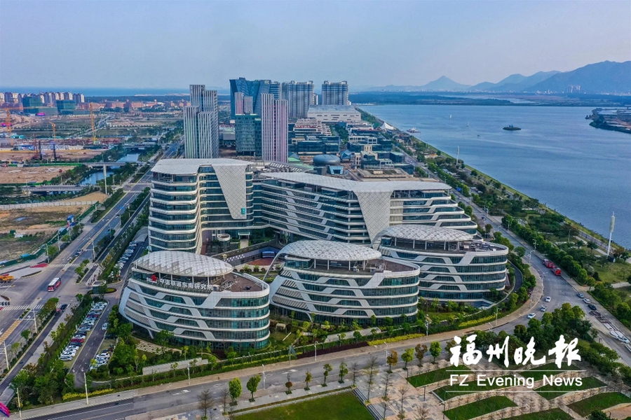 中国东南大数据产业园12栋楼封顶 研发楼连点成片