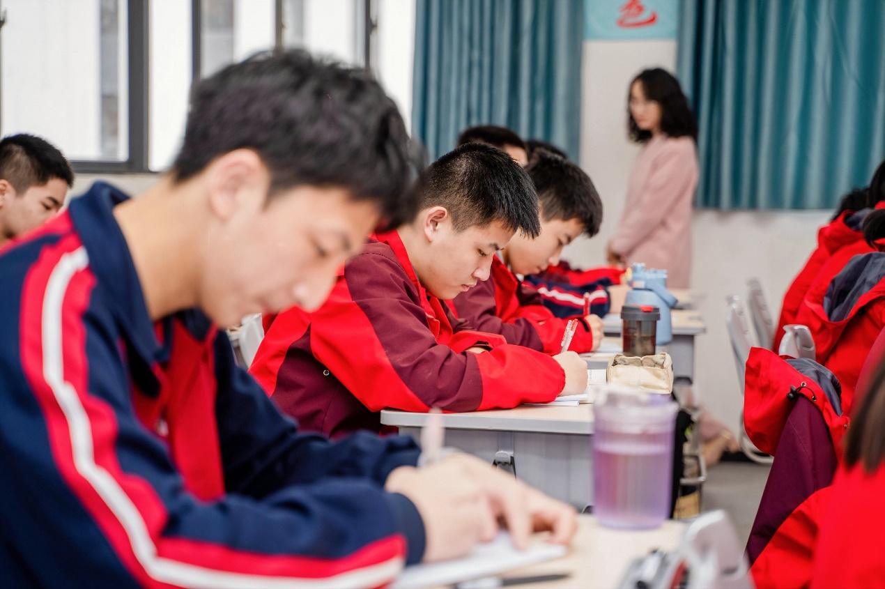 瞒不住了！“黑马”横空出世，这所高中学校实力曝光！第4张
