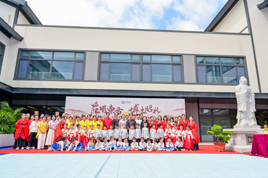 正东方儿童教育综合体·福耀园2024年“启明东方·博文昭礼”祭孔大典暨新生开笔举办第7张