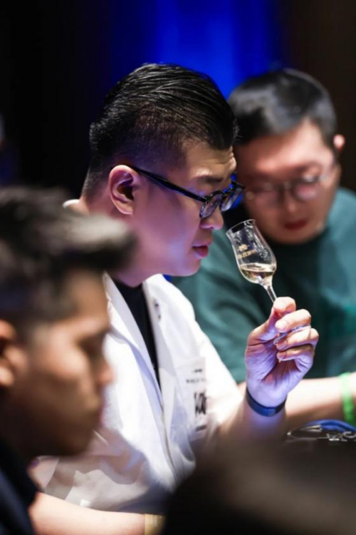 传奇鬼才设计师“王炸之作”,慕赫大师概念系列演绎“野兽之心”第21张-财经讯 传奇鬼才设计师“王炸之作”,慕赫大师概念系列演绎“野兽之心”第21张