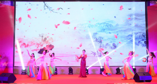 中国海峡频道主持人米雪献唱