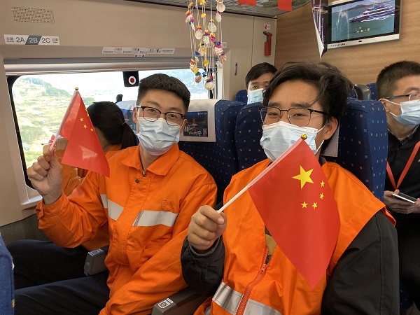 高铁平潭站首发！动车内装饰具有平潭特色元素