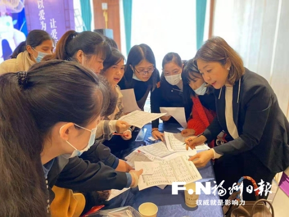 著名亲子教育专家张雅莲接受闽清家长咨询
